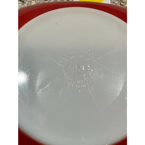 Vintage Pyrex Red Square Bowl 2 1/2 Qt - Picture 6 of 7